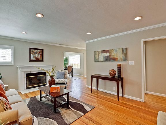 3rd image of 2251 Boxwood Dr