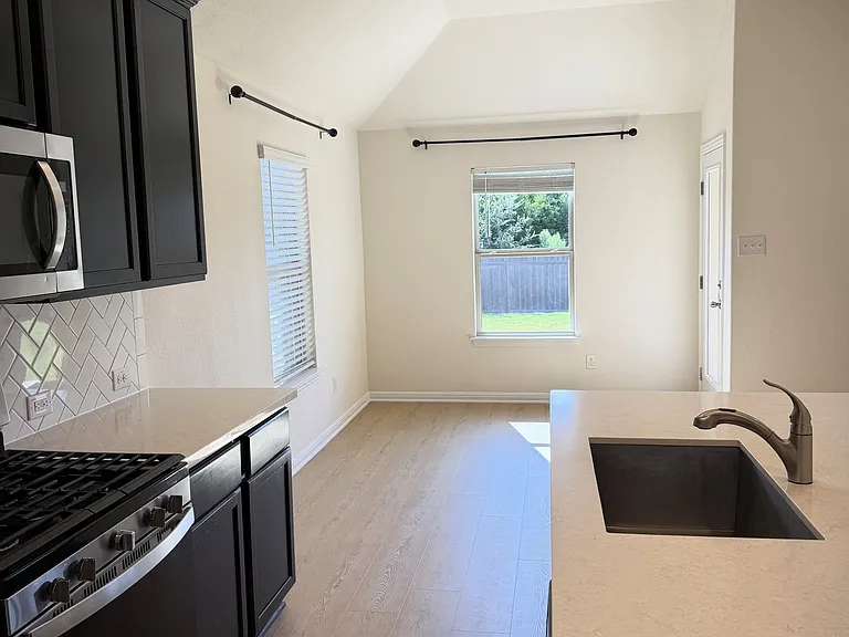 1541 Harrongton Way — Photo 8