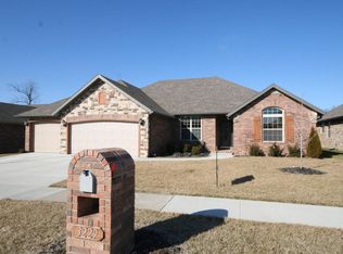 3229 W Knob Hill St, Springfield, MO 65810