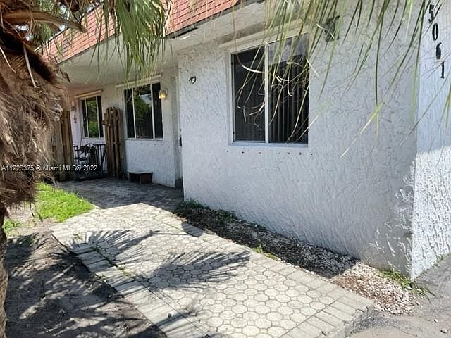1st image of 5061 SW 40th Ave #1E