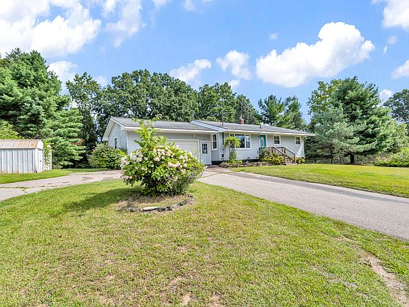 2nd image of 2490 Roosa Dr