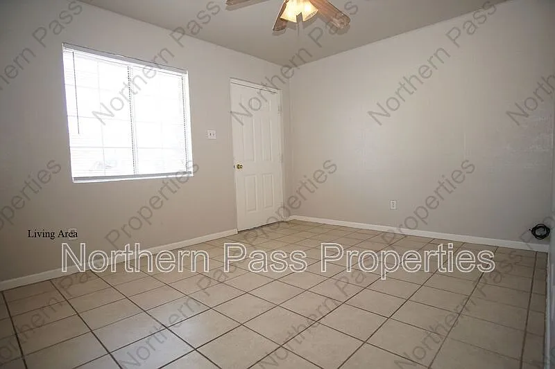 2 bed, 1.0 bath, 600 sqft, $925 — Photo 2