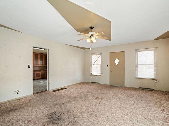 3rd image of 715 Deuel St