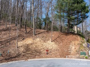 328 Carriage Crest Dr, Hendersonville, NC 28791