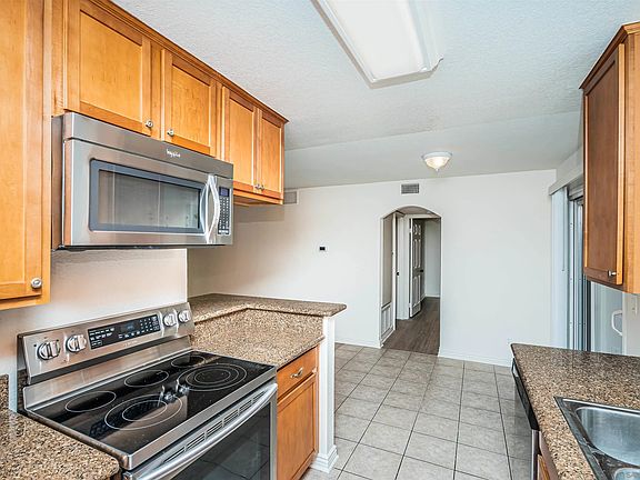4th image of 1000 Estes St Unit 34