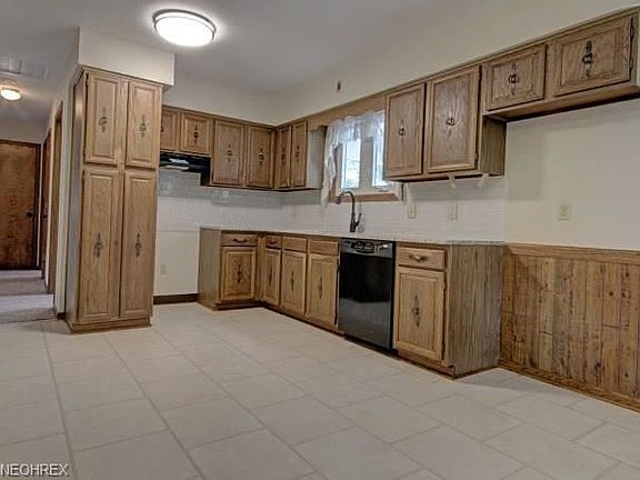 3rd image of 469 Whipple Ave