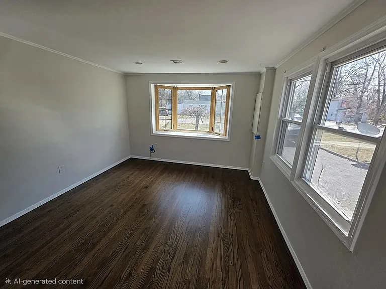 19 E 6th St — Photo 2