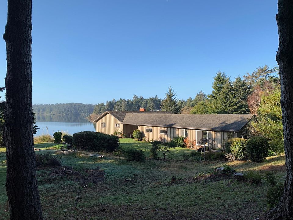 The guesthouse is set back from the main house in a private / peaceful location.