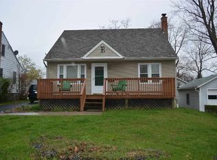 2 Lakeshore Dr, Rensselaer, NY 12144