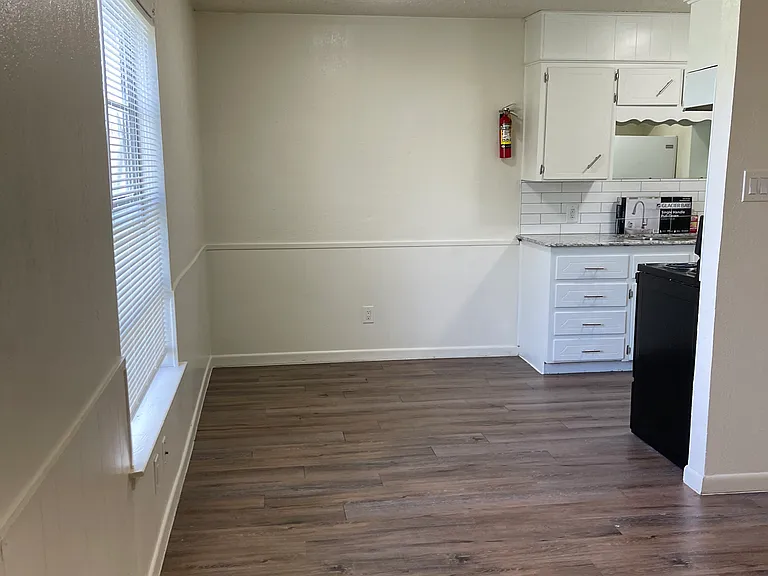1702 Kirk Ave #104 — Photo 6