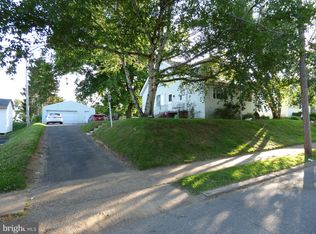 1922 Emerson St, Philadelphia, PA 19152