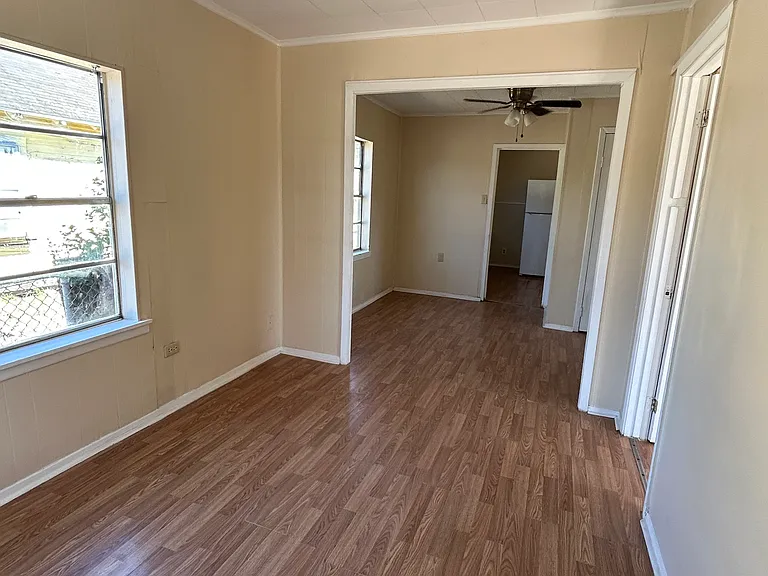 906 E Lee Ave — Photo 4