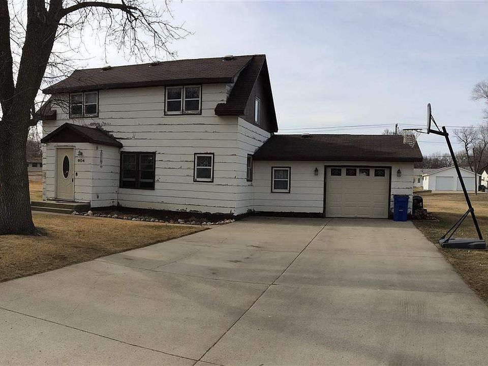 1st image of 604 Lac Qui Parle Ave N