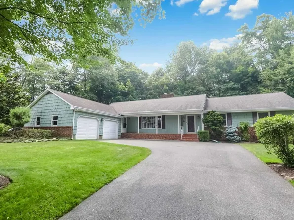 28 Colonial Heights Dr, Ramsey, NJ 07446