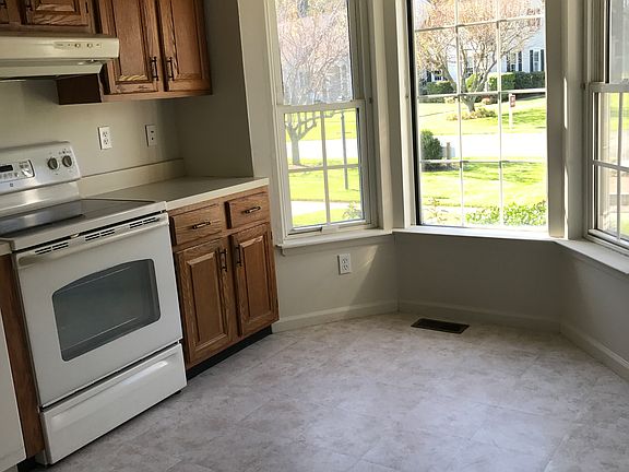 5th image of 2555 Youngs Ave APT 14D