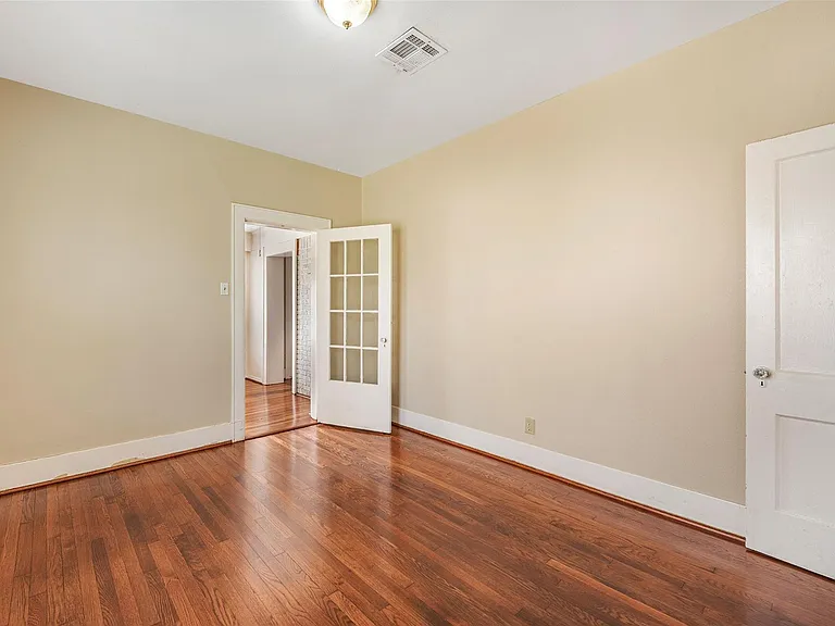 2611 Rosewood St — Photo 12