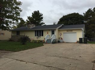 1636 S 16th St, Escanaba, MI 49829