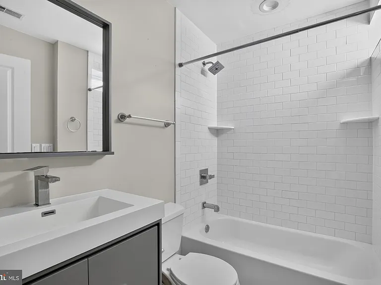 2336 W Thompson St — Photo 18