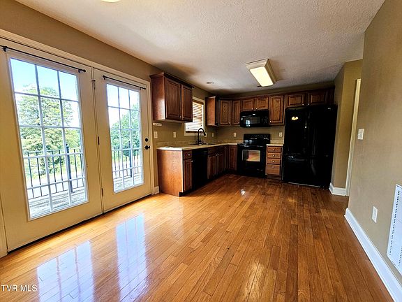 5th image of 536 Grays Pointe Ct
