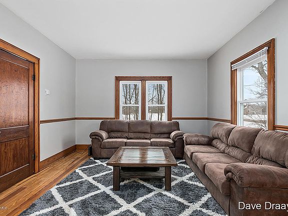 3rd image of 2571 Edson Dr