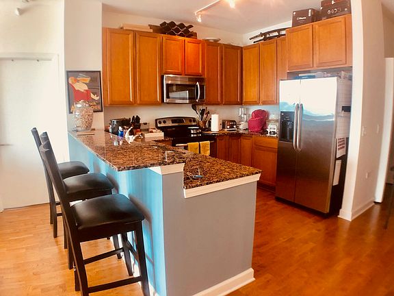 5th image of 1629 S Prairie Ave Unit 1108