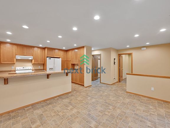 4th image of 245 Russell Rd