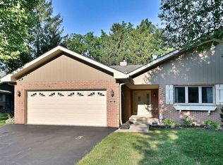 227 Royal Ln, Bloomingdale, IL 60108
