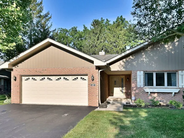 227 Royal Ln, Bloomingdale, IL 60108