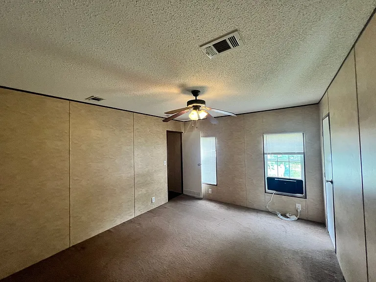 512 W Alabama Ave — Photo 5