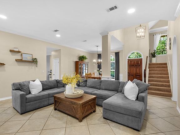 2nd image of 4422 Windlake Dr