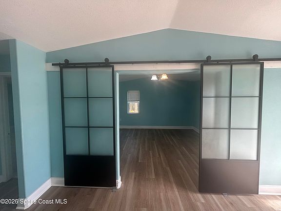 3rd image of 180 Richards Rd