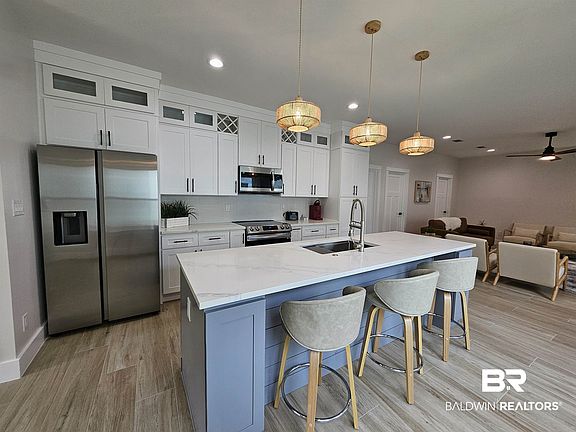 4th image of 8201 Carmel Cir