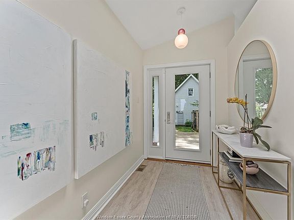 5th image of 12746 Riverside Dr E