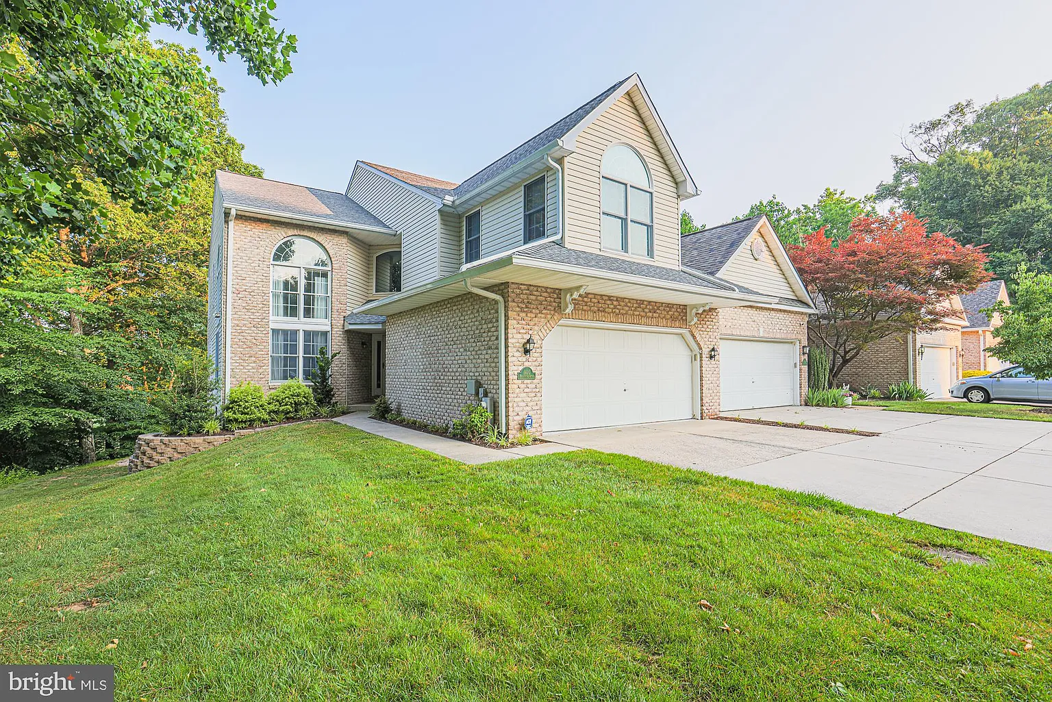 900 Whispering Ridge Ln photo 1
