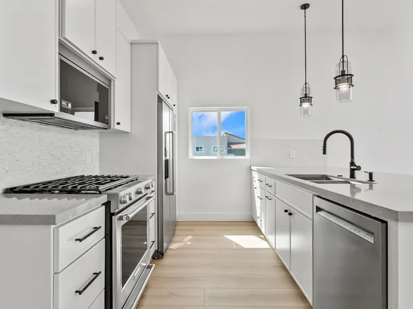 Balboa Blvd (913), 913 W Balboa Blvd APT C, Newport Beach, CA 92661