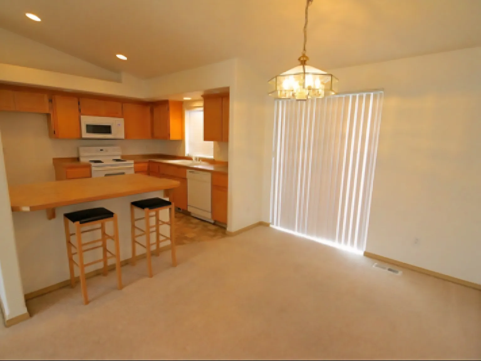 4 bed, 1682 sqft, $2,790 — Photo 4
