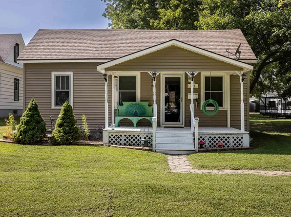 213 Vermont Ave, Holton, KS 66436