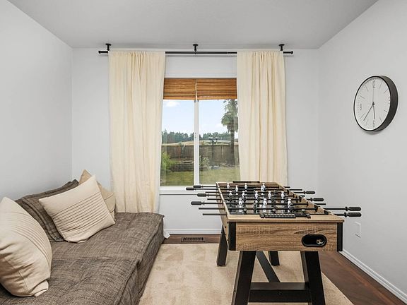 Living room/Game room