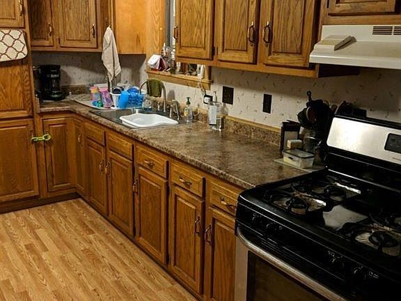 4th image of 39 Parkway St