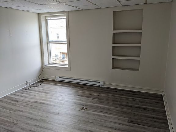 4th image of 201 Hellam St #11565858