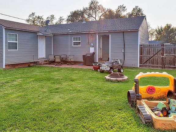 3rd image of 140 Herring Dr
