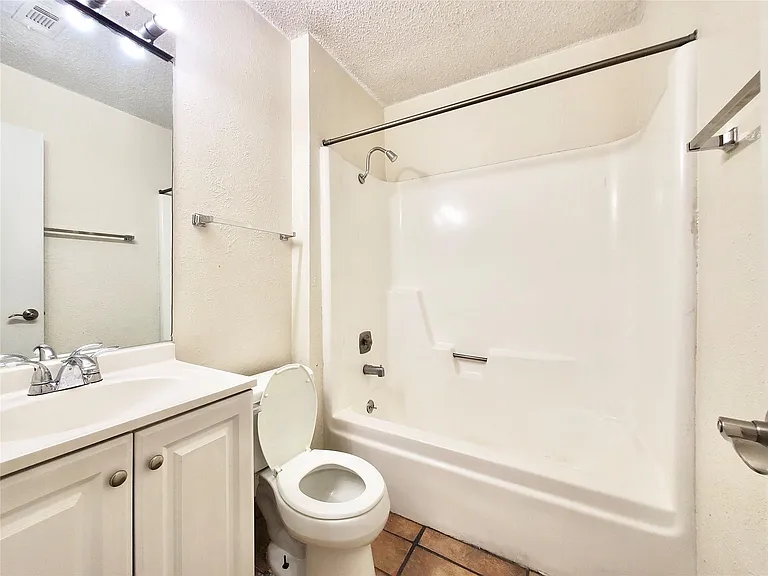 2400 Berkett Dr #A — Photo 11