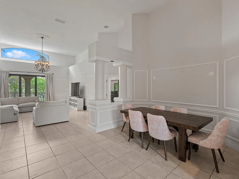 2055 Regents Blvd — Photo 7