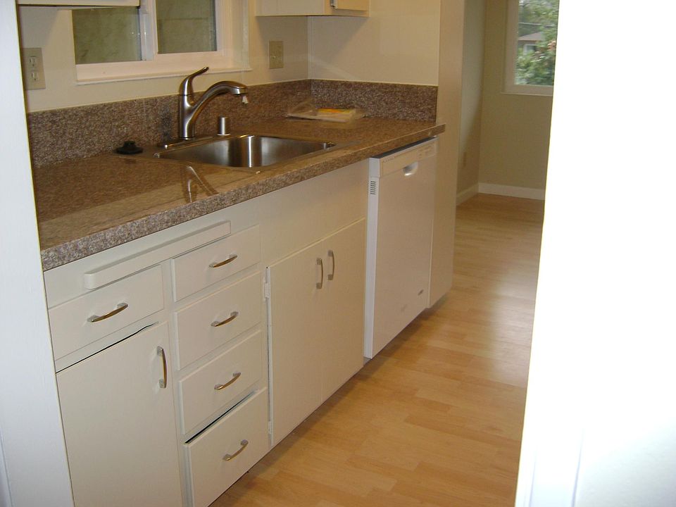 2nd image of 376 College Ave APT 7