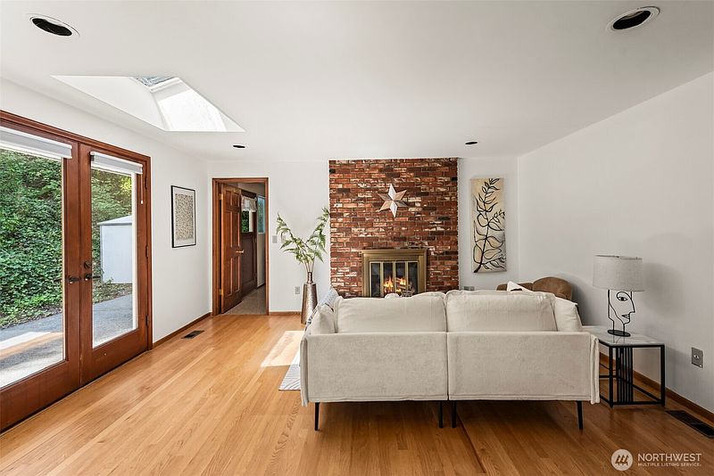 5th image of 14901 SE 47th Place