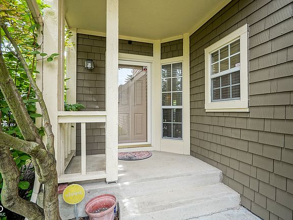 3rd image of 7501 Chatterton Dr