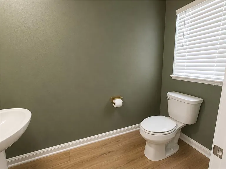 1352 Derry Ave — Photo 6