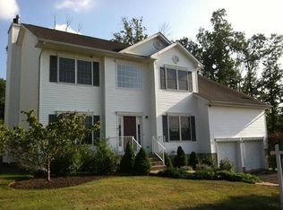 2017 Independence Dr, New Windsor, NY 12553