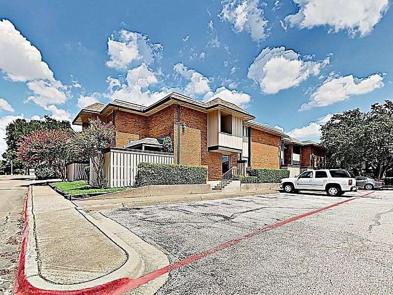 1st image of 2800 Escada Dr APT 105X