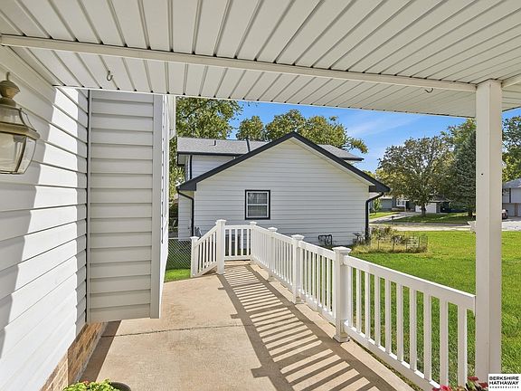 29th image of 10632 M St